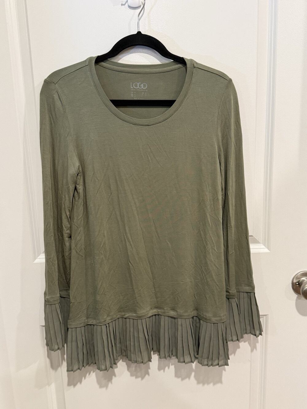 LOGO Lori Goldstein Olive Green Pleated Ruffle Hem & Cuffs Tunic Top Sz Small